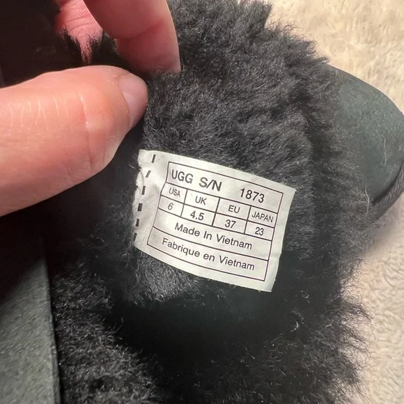 Ugg Womens Black Size 6 Bailey Button - Picture 6 of 7